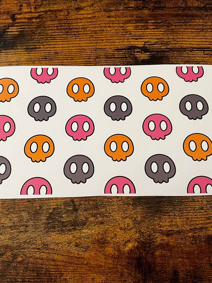 Geschenkpapier mit Totenkopfmotiv für den Großhandel von The Crazy Craft Girl LLC