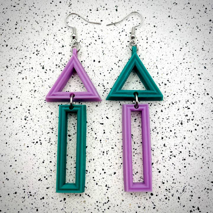 Niet bij elkaar passende Triangle Hook oorbellen voor wholesale door Sarah Joy Jewellery