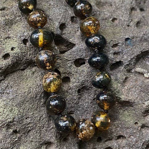 Amber House – wholesale Pärlband/Pärlhalsband – Grön bärnsten halsband