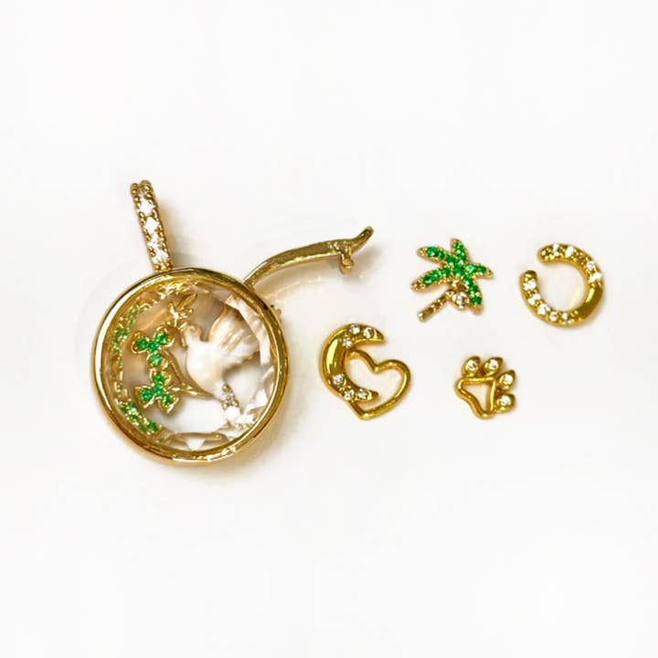 Collier personnalisé avec boîte à breloques ronde pour la vente par Verdivine