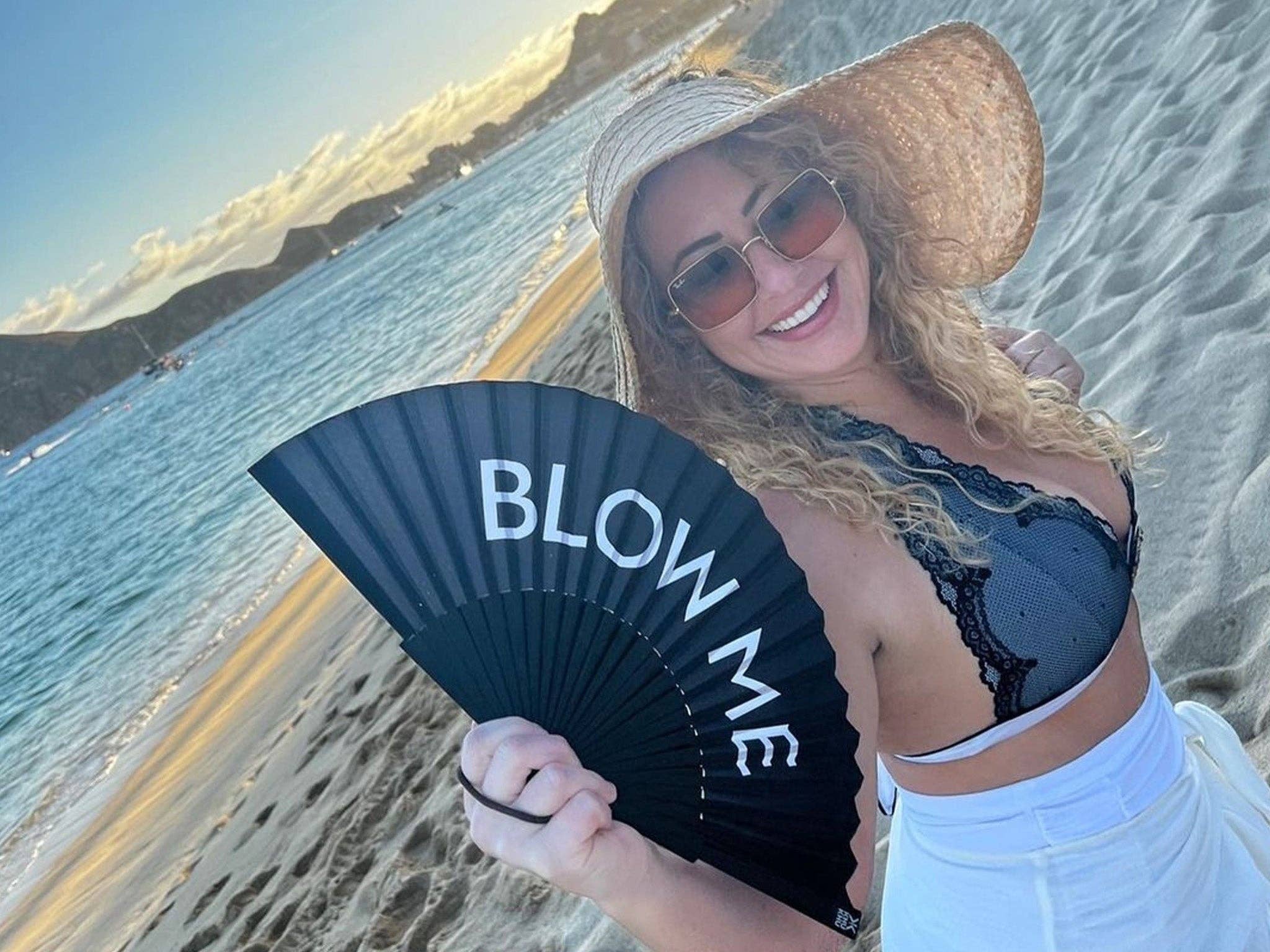 Khu Khu – wholesale Handheld folding fan – Blow Me Hand-fan9