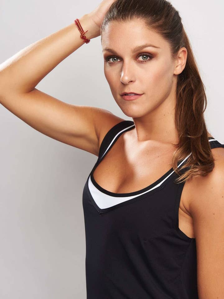 Grace Tank 2 i 1 (inkl separat behå) - svart tank vit behå för wholesale av Boom Boom Athletica