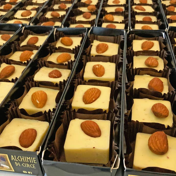 Alchimie di Circe - Wholesale Chocolate - Sortilegi White Magic Chocolates - Mandarin and Almond6