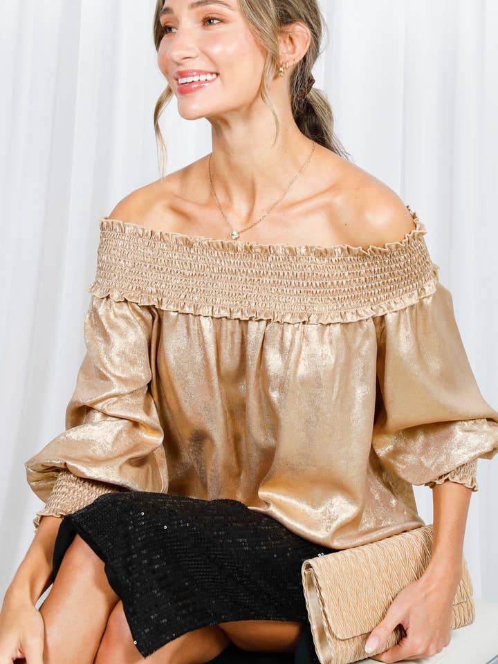 Blouse smockée à épaules dénudées tissée métallisée VT82582 pour la vente par Vine & Love