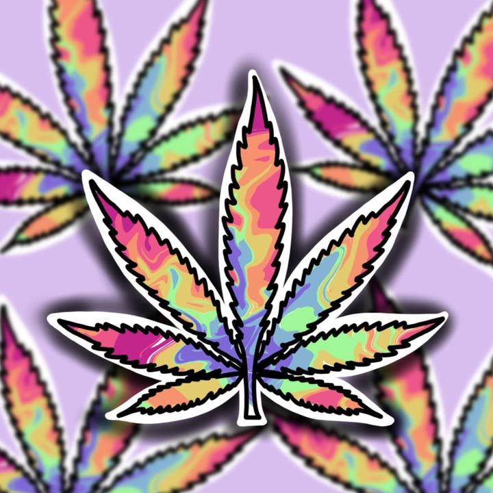 Adesivo a forma di foglia di vaso/cannabis/marijuana, Tie Dye/Rainbow (normale o mini), impermeabile, adesivo per laptop, adesivo per auto, adesivo resistente alle intemperie per la vendita all'ingrosso da parte di Buzz Tie Dye Creations