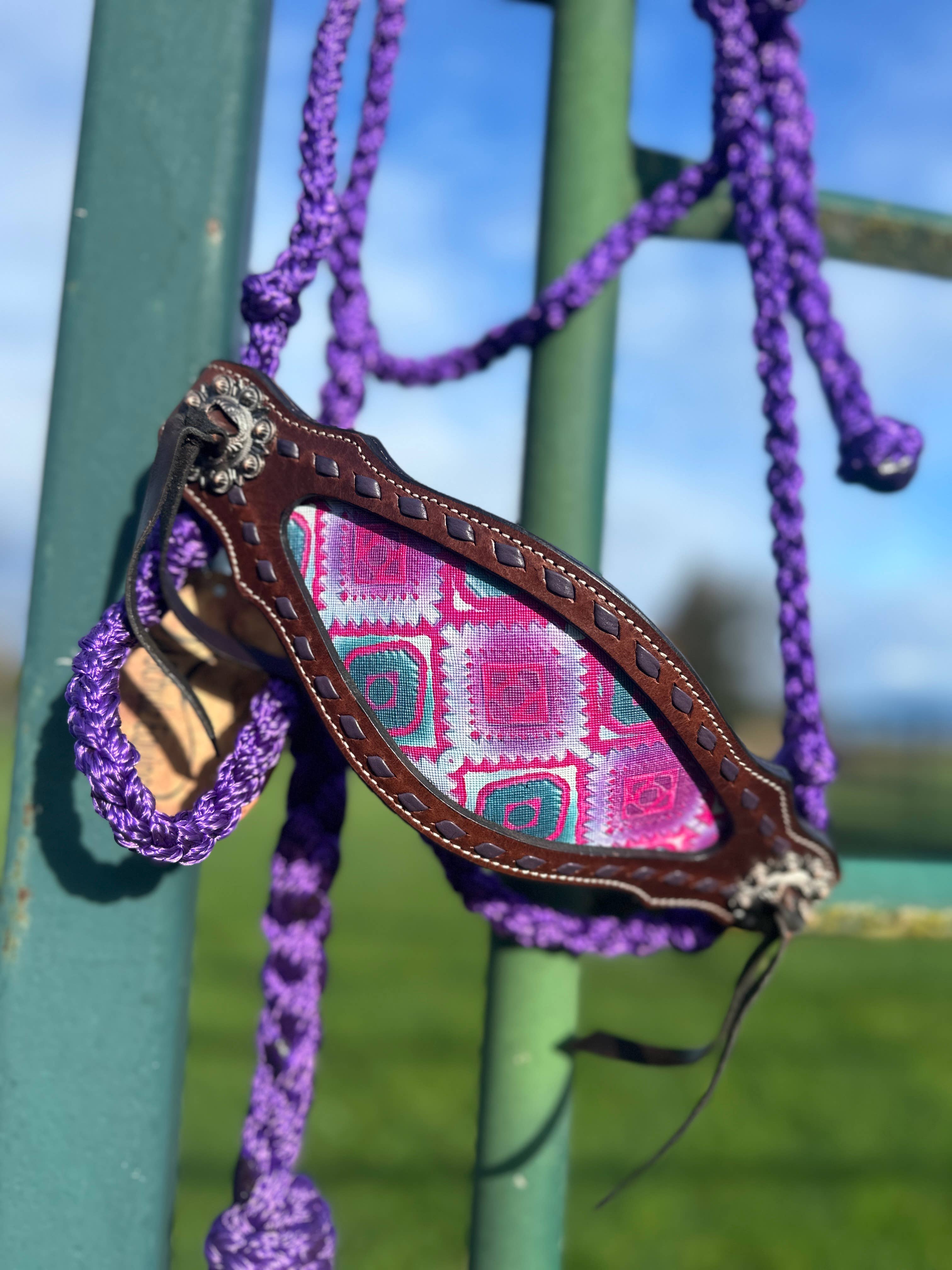 Schulz Equine – wholesale Ridutrustning – Flätat repgrimma i mule tape-stil med grimskaft21