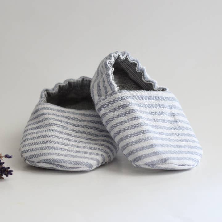 Chaussons réversibles pour bébé pour la vente par Sewing By Sadie