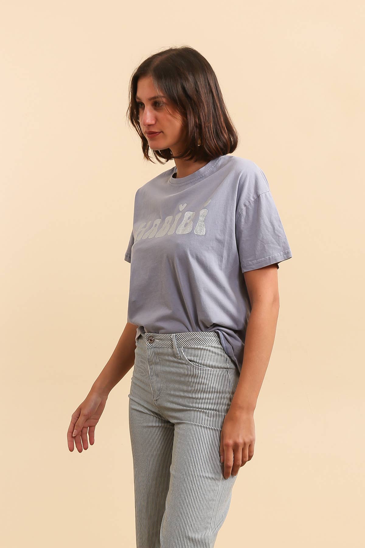 INSPIRATION STUDIO - Wholesale T-Shirt - Women's - Faded Effect Screen-Printed "Habibi" T-Shirt - REF 901676