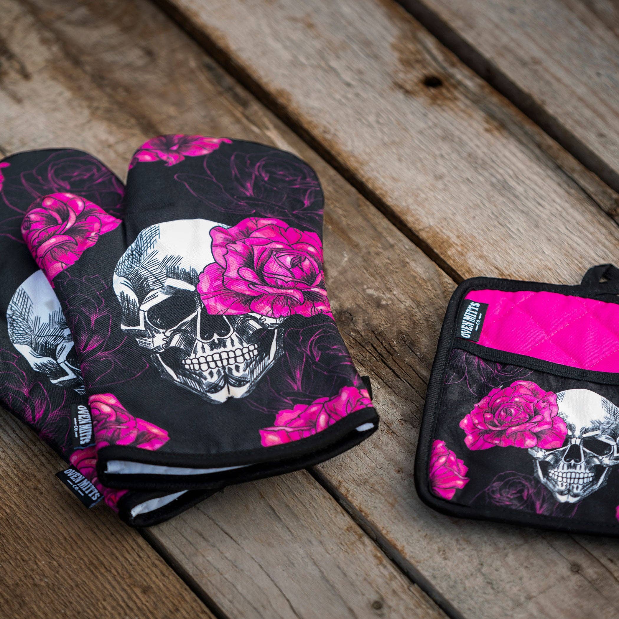 Zapps Clothing - Wholesale Oven Mitt/Pot Holder - Pink Skull Rose Oven Mitts And Potholder Set5