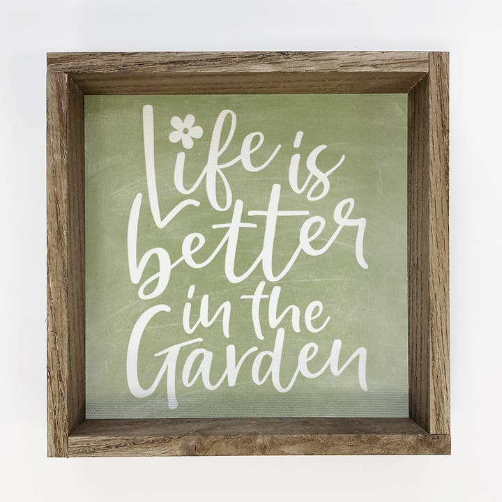 Simpatico cartello con scritta «Life is better in the garden», arte da giardino per la vendita all'ingrosso da parte di Hangout Home