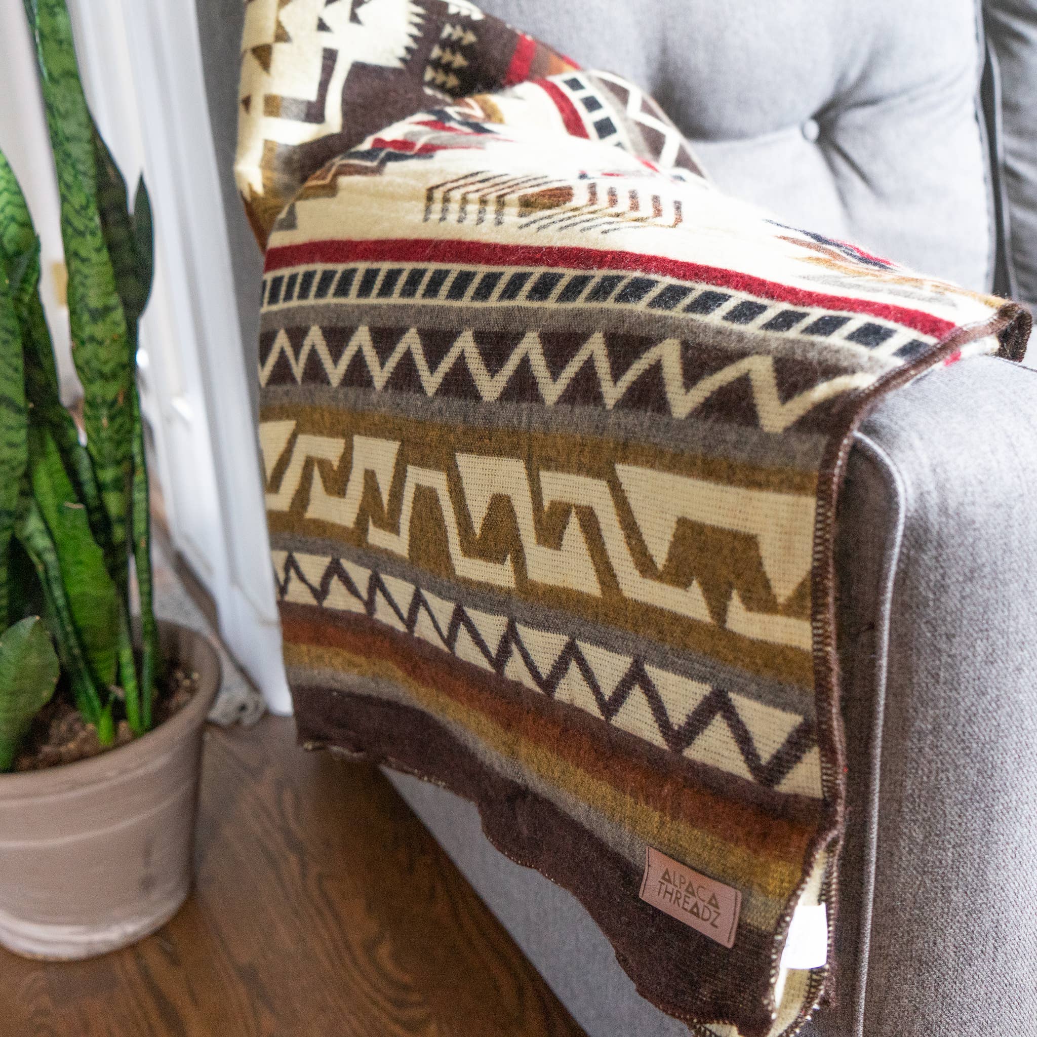 Alpaca Threadz - Wholesale Throw Blanket - Andean Alpaca Wool Blanket - Mountain7