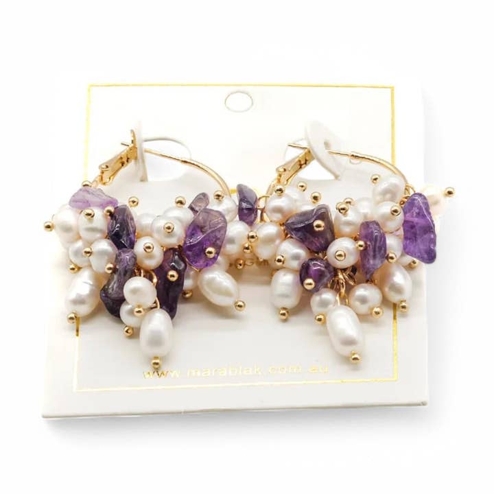 Créoles en perles, pierres précieuses et perles en grappe - Turquoise et Améthyste pour la vente par Mara Blak - Hidden Gems