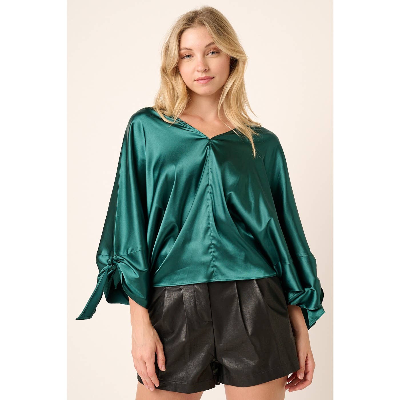 mittoshop - Vente Chemisier – femme - BLOUSE EN SATIN À MANCHES LONGUES AVEC DÉTAIL NŒUD ET COL EN V2