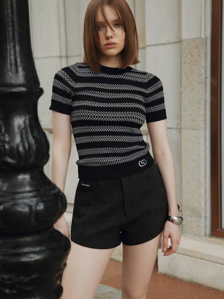 COCOSIN - Svarta texturerade shorts i mitten av midjan - Chic Summer Shorts för wholesale av SGLOKAL