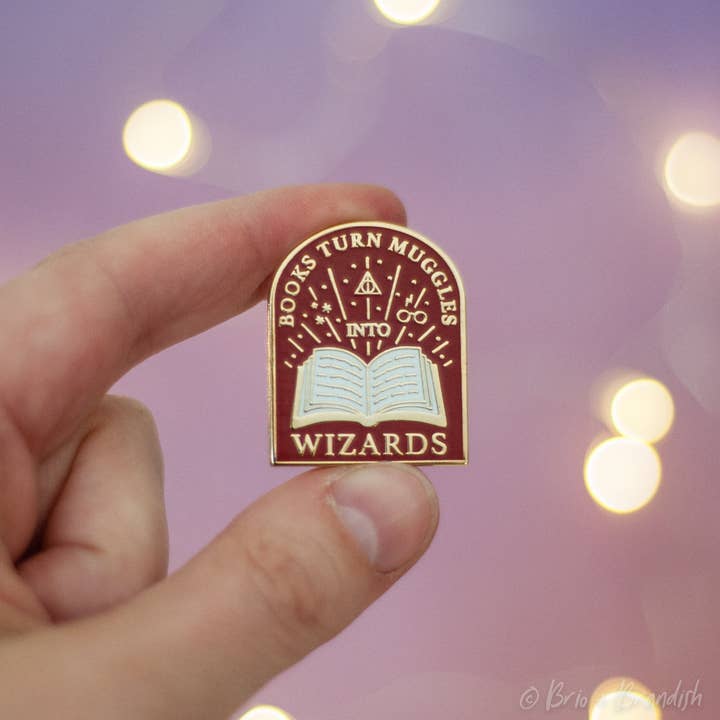 RODE VARIANT - Wizard Enamel Pin voor wholesale door Brio + Brandish