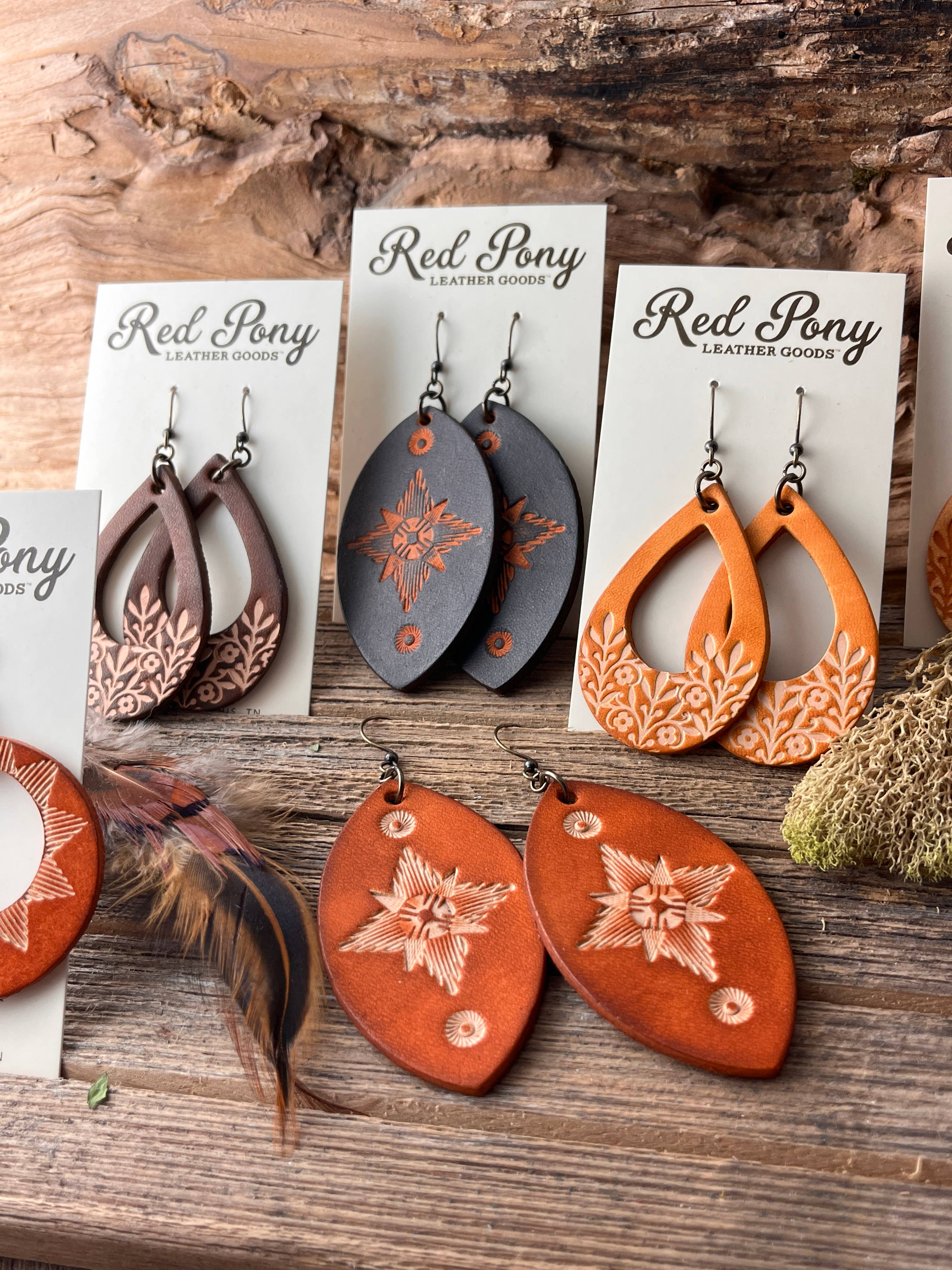 Red Pony Leather Goods – Brincos de argola por atacado – Brincos Lágrima Floral Boho Tooled Mão Tooled Couro Western Couro7