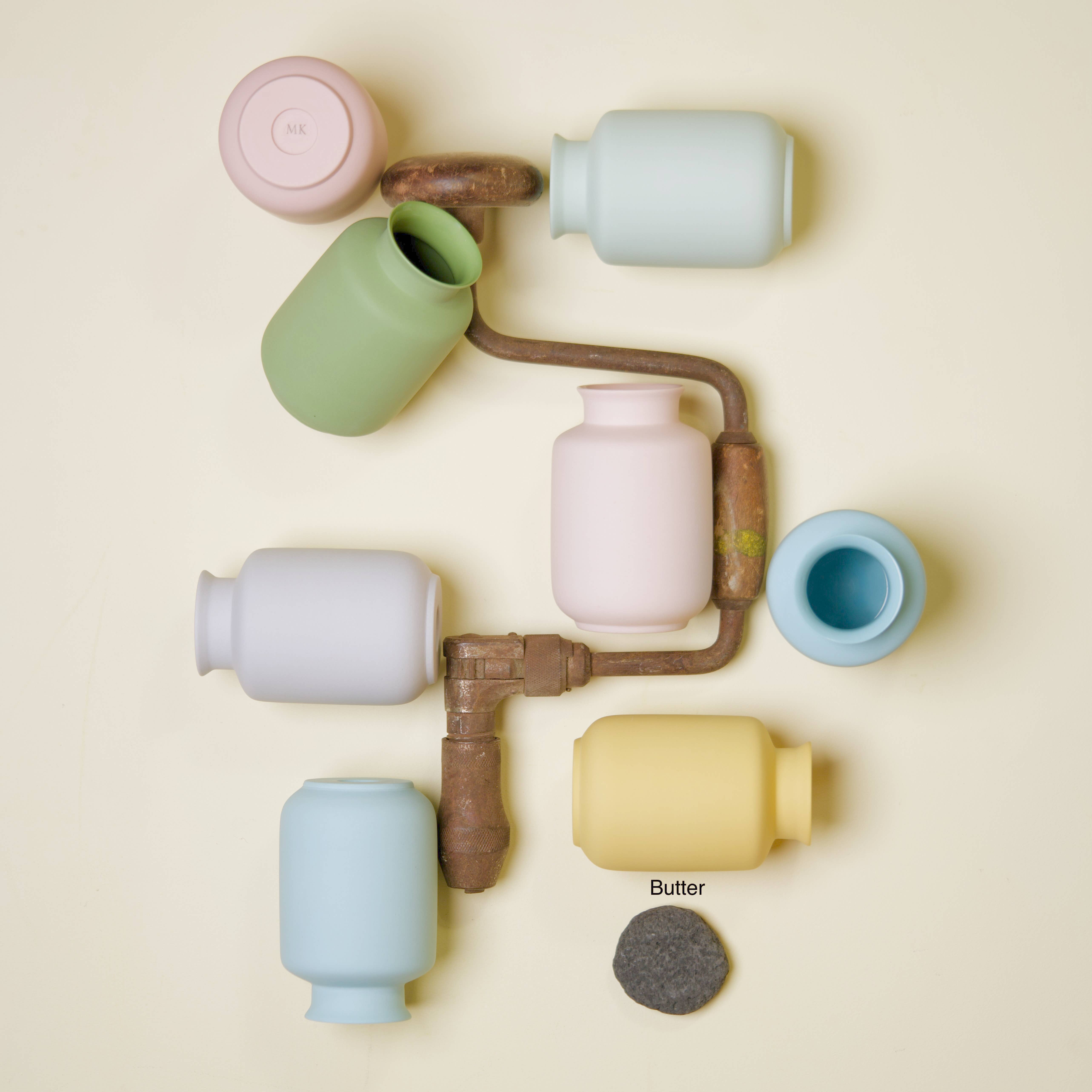 Middle Kingdom - Wholesale Vaas - Mat porseleinen mini vaasje in melkpotstijl0