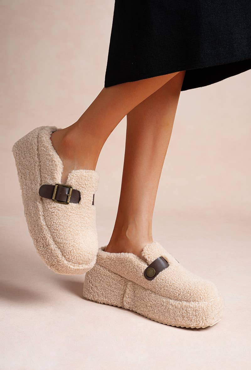 LADY GLORY – Großhandel Schlappen – Damen – Mules mit Schaffell-Optik und Plateau8