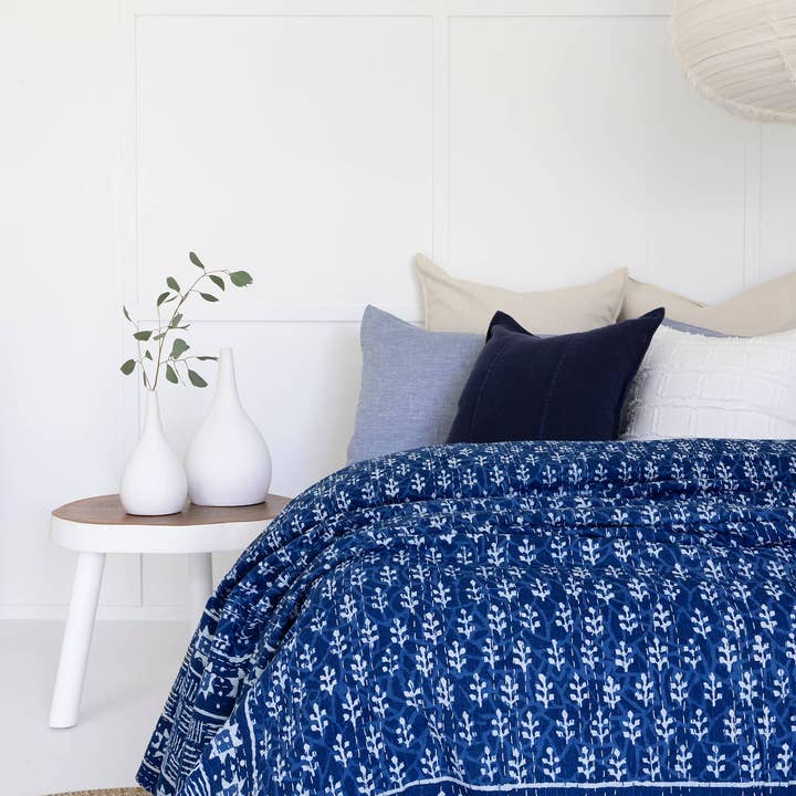 Couverture Boutis Kantha Indienne Vintage - Bleu Indigo pour la vente par Boho-Eclectica