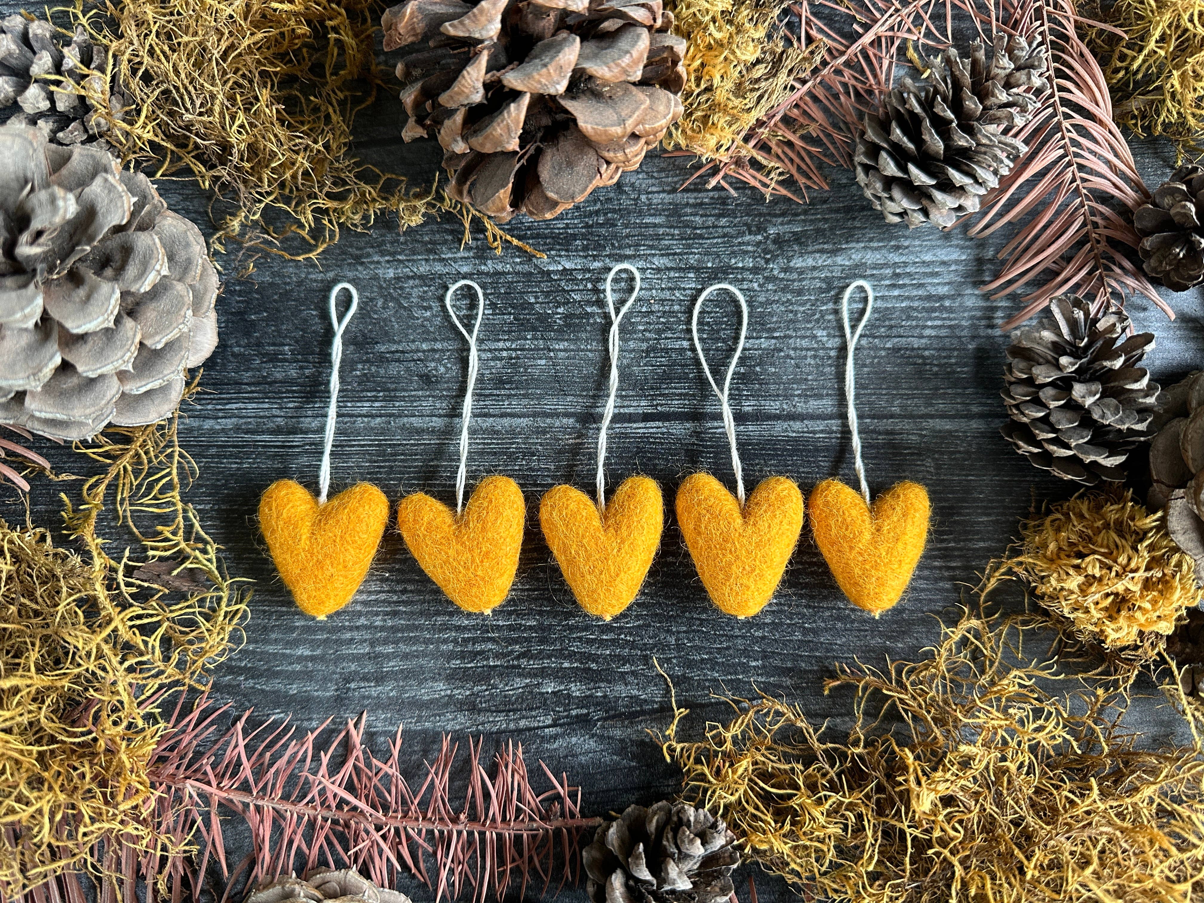 House of Moss – Großhandel Verzierung – Mini-anhänger Herz aus gefilzter Wolle17