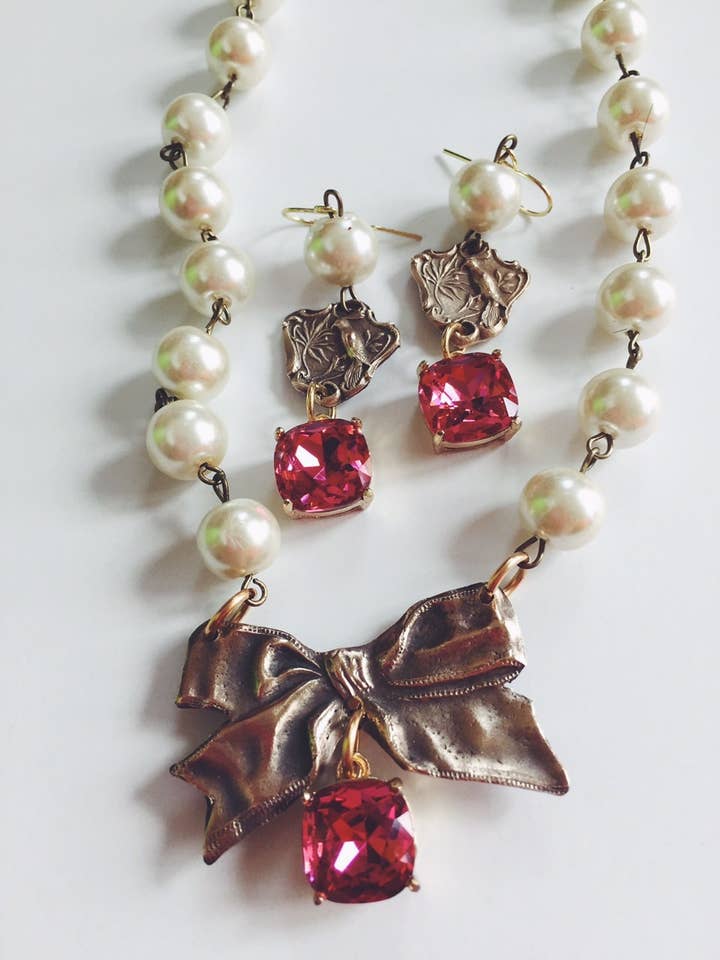 Gave af Equinox halskæde for engroshandel hos Michelle DaRin Jewelry