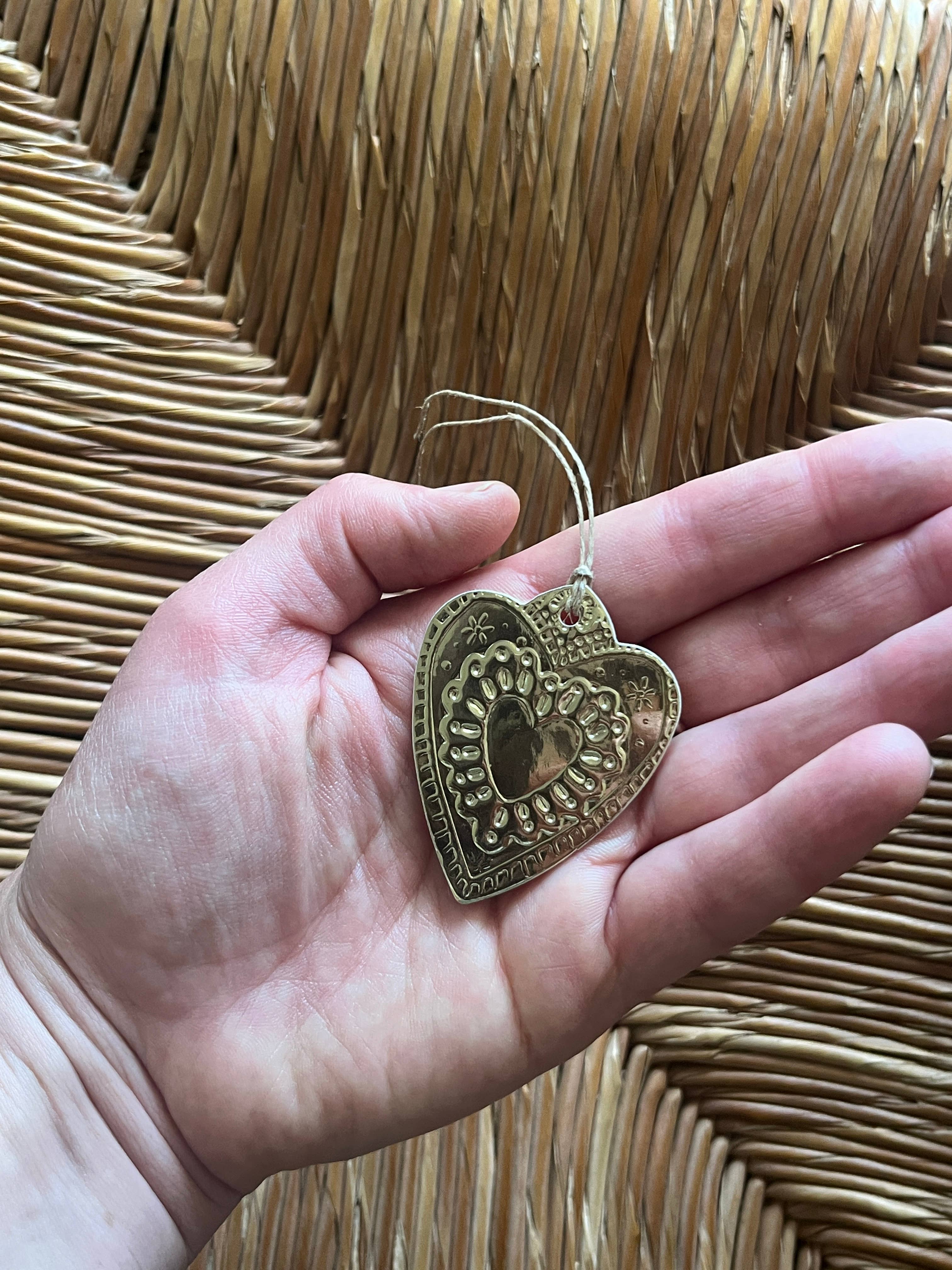 THE LITTLE PRESS - Vente Objets de décoration - Petit Cœur - Ornement en faux étain - Or5