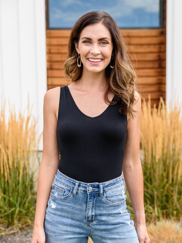 The Basics Bodysuit I Svart för wholesale av Simple Blessings Boutique