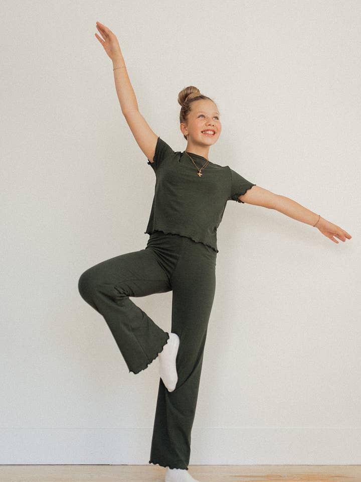 Pantalon Hem Laitue Jeunesse pour la vente par Jax & Lennon Clothing Co.