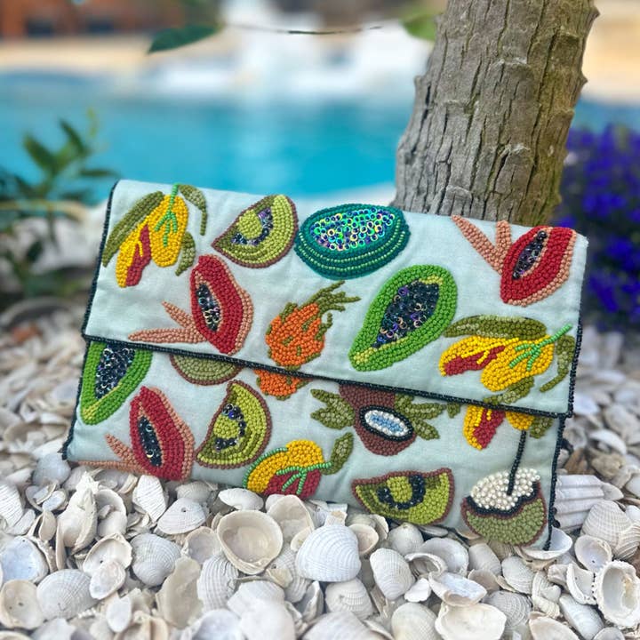 Pochette brodée Fruit - Vert pour la vente par Vismaya - A Brand by Shivani LLC