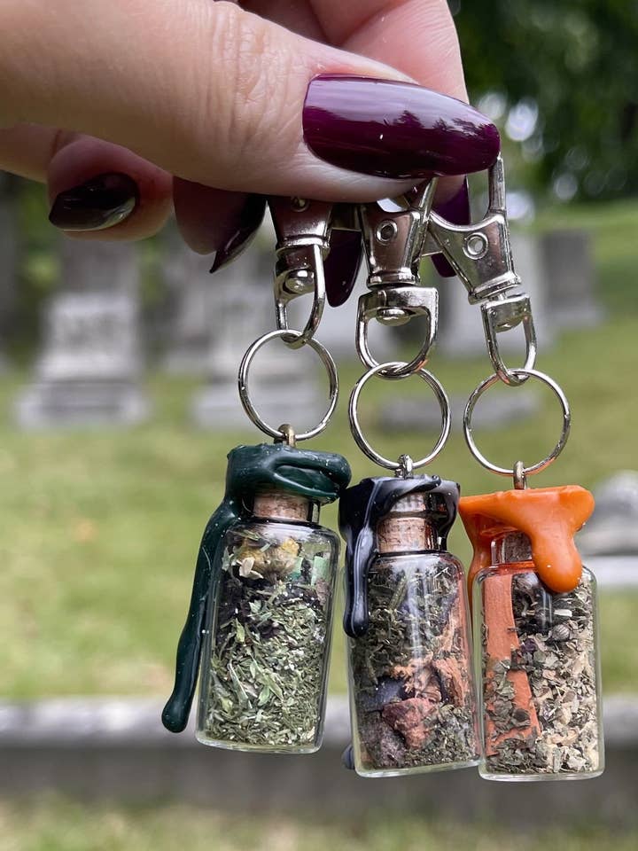 Spell Jar Keychain | Witchcraft Supplies | Witch Accessories for wholesale by ComaVVitch