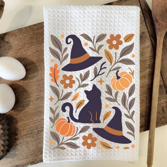 Torchon en nid d'abeille avec chapeaux de chat et de sorcière d'Halloween pour la vente par Prairie Chicken Sticker Shop & Gifts