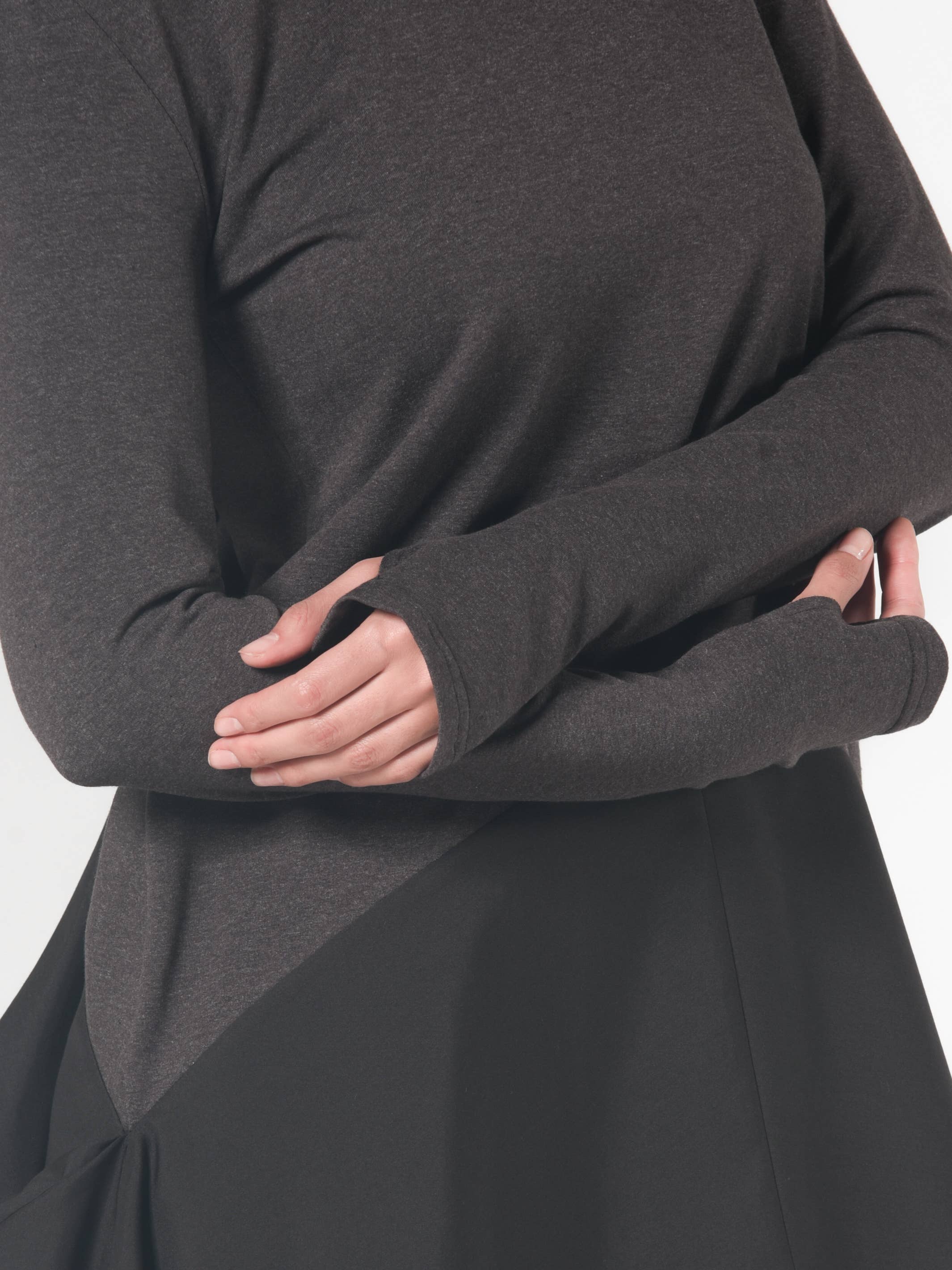 Metamorphoza - Wholesale Tuniek - Dames - Asymmetrische donkergrijze tuniek met duimgaten aan mouwen9