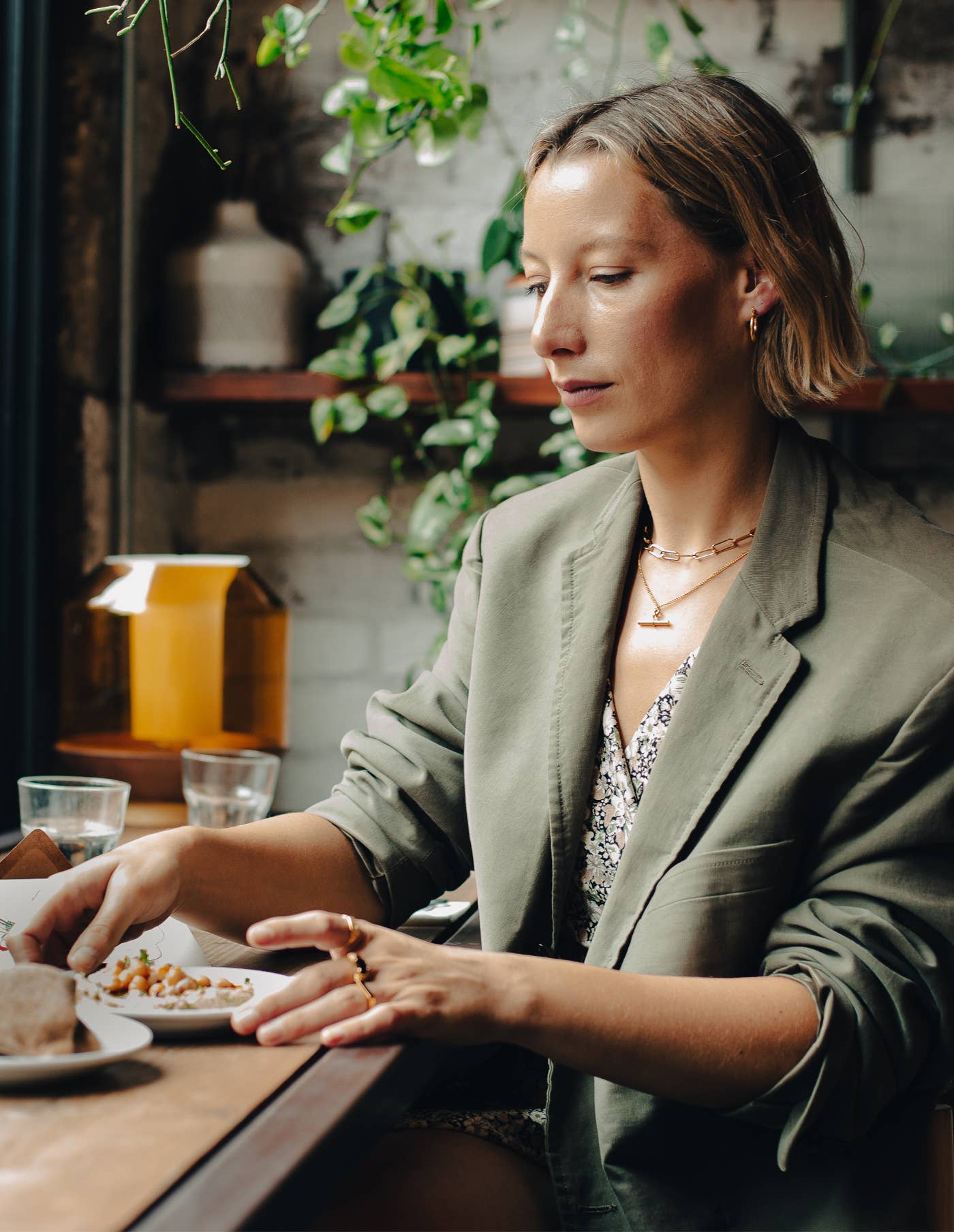 Nordic Muse - Venta al por mayor Collares con colgantes/abalorios - Collar de cadena con barra en T dorada, resistente al agua5