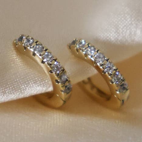 Mikro Mini Pave Creolen für den Großhandel von Hayden B. Jewelry