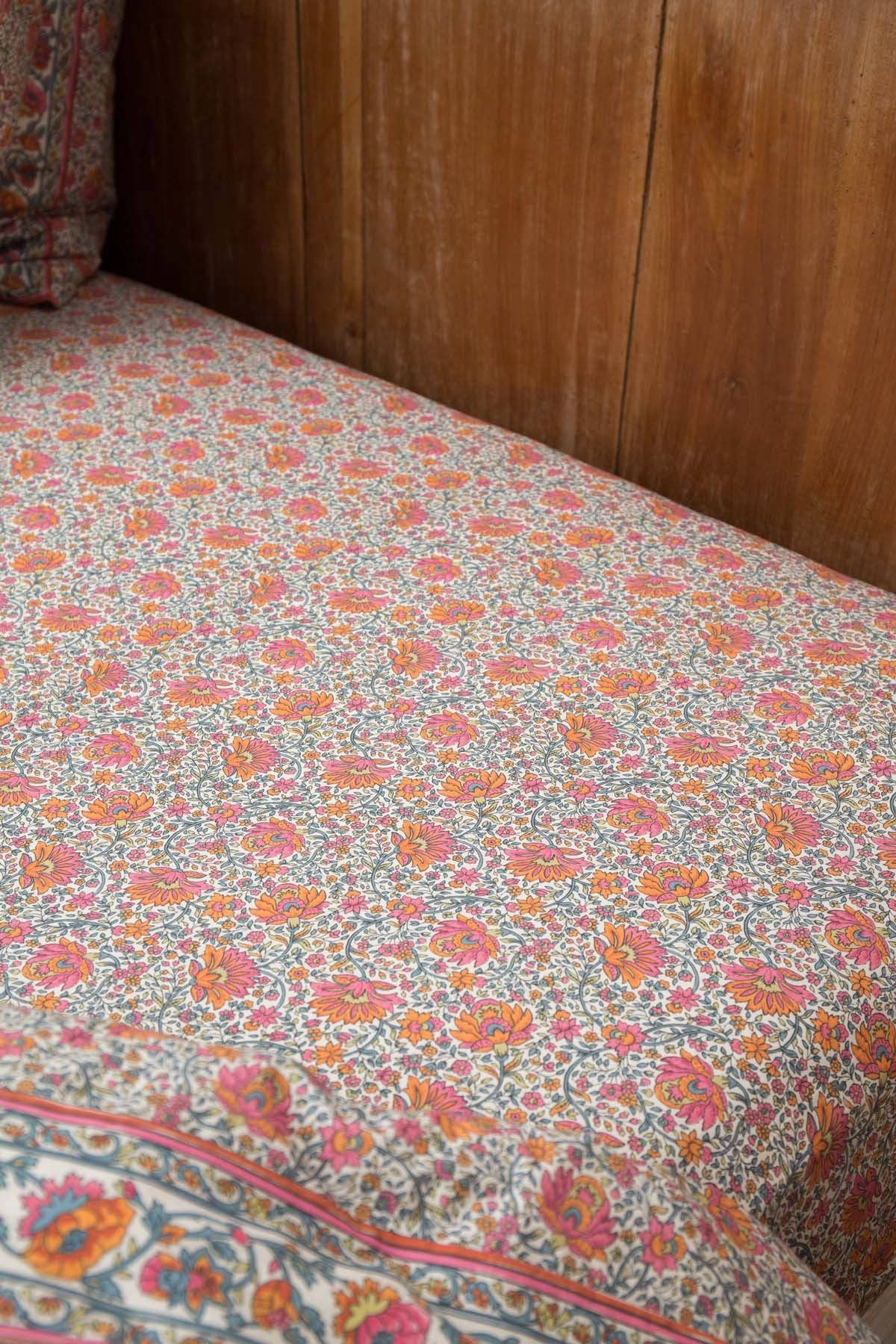 Jardin d hiver en ivoire Nicole Fitted Sheet - Bed linen - flowers - orange - pink for wholesale on Faire2