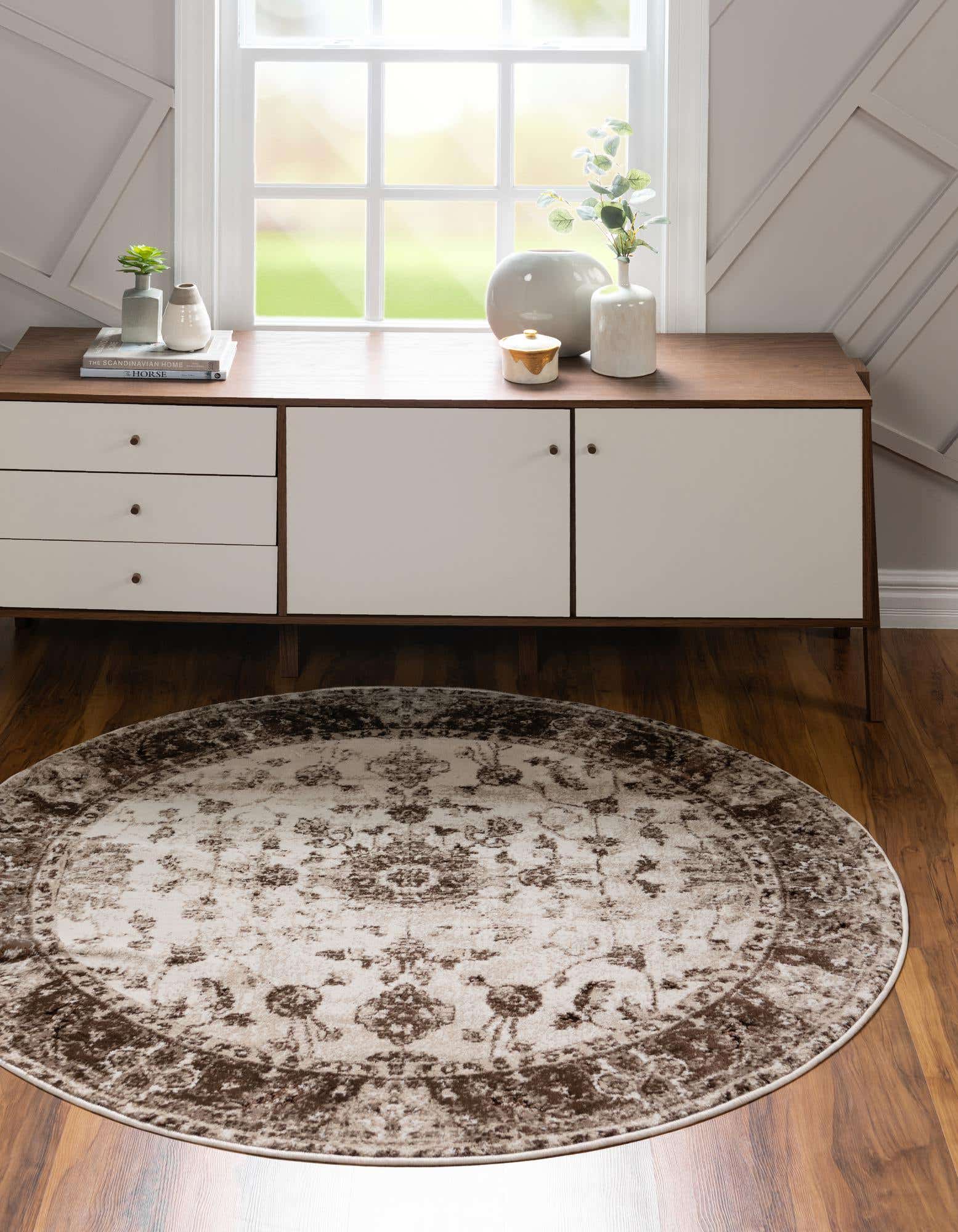 Chocolate Brown Traditional Lincoln Rushmore Rug for wholesale on Faire9