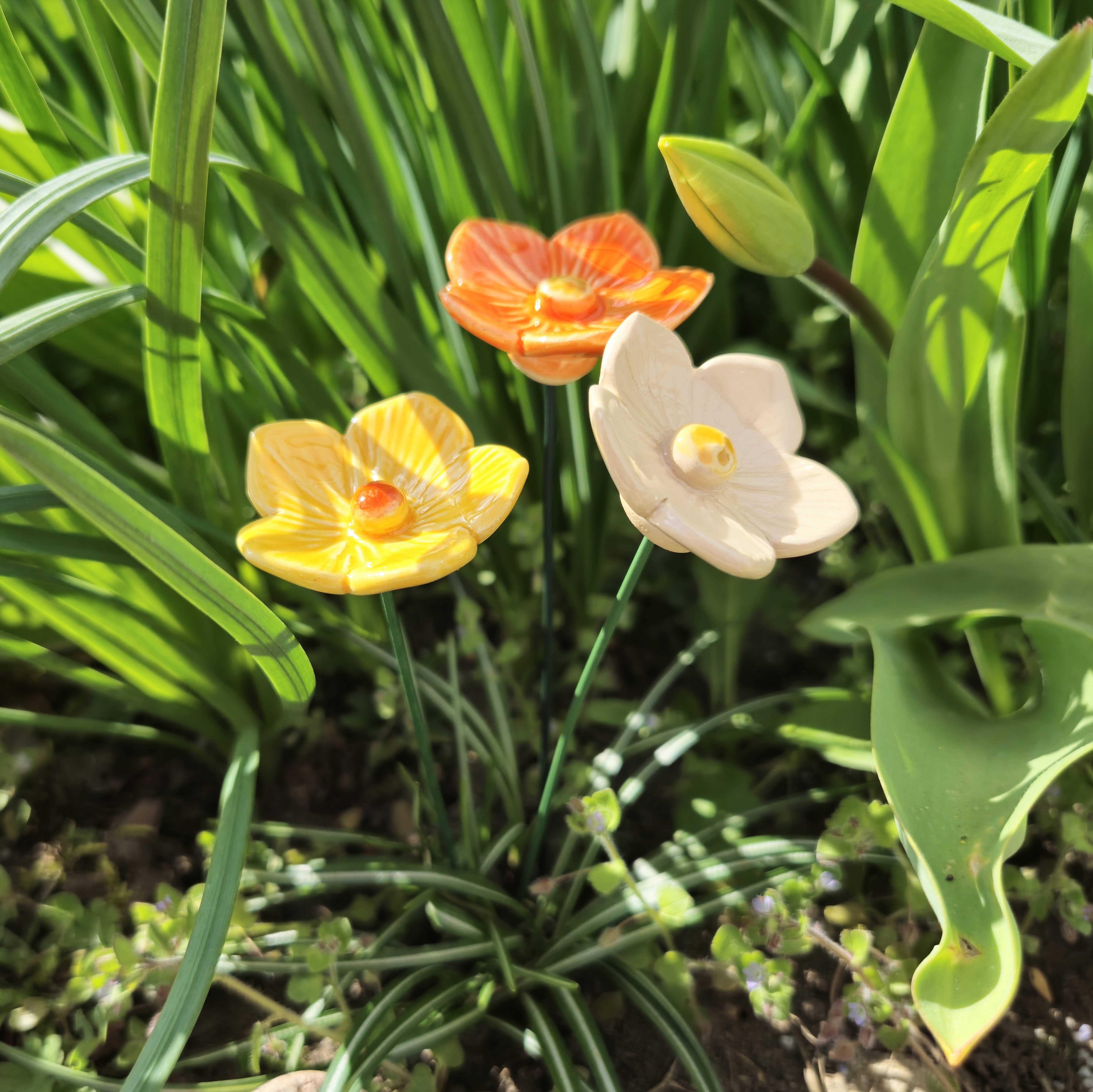 Pannonhem AB. – wholesale Garden/lawn stake – Ceramic Petunia,Plant stake, Petunia on stem
8