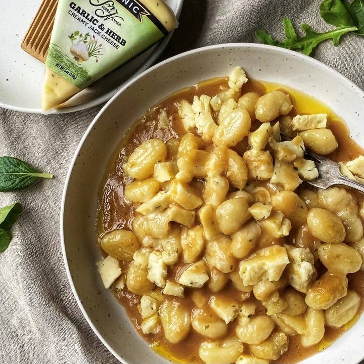 Sierra Nevada Cheese Company - Wholesale Cheese - Organic Jack, Garlic & Herb Wedges 8/ 6 Oz2