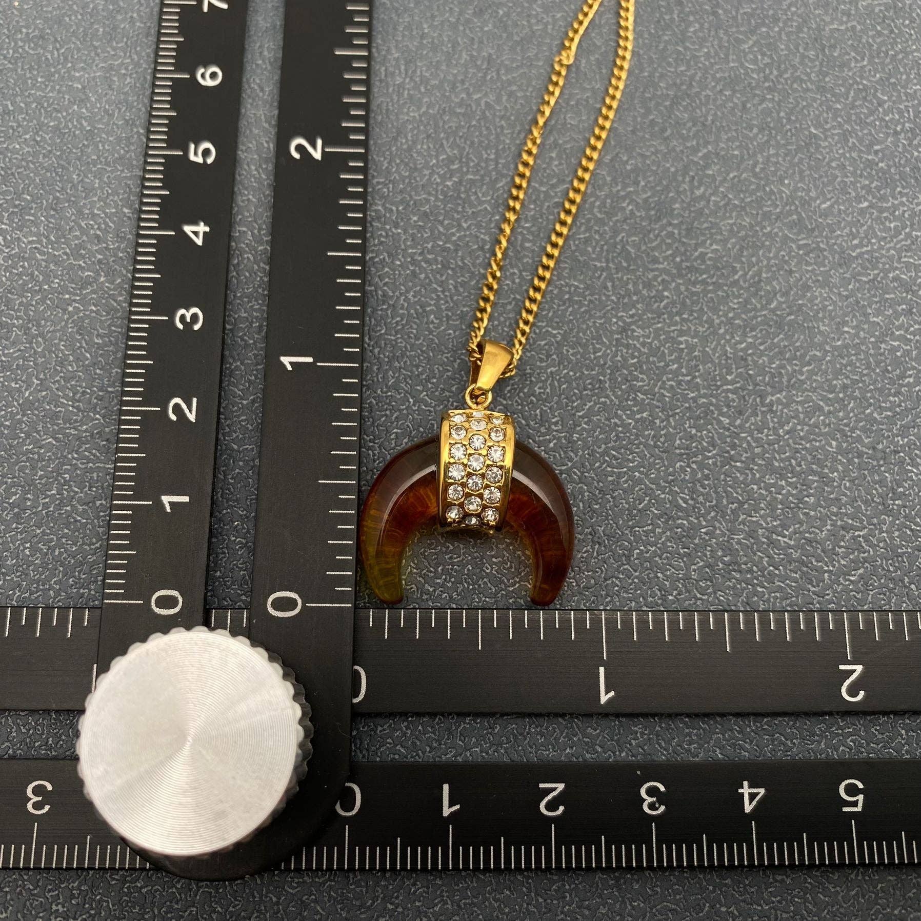 Mio Queena - Vendita all'ingrosso Collana con ciondolo/pendaglio - Collana SS placcata in oro 18 carati con ciondolo a forma di corno in resina zirconica cubica intarsiata -4