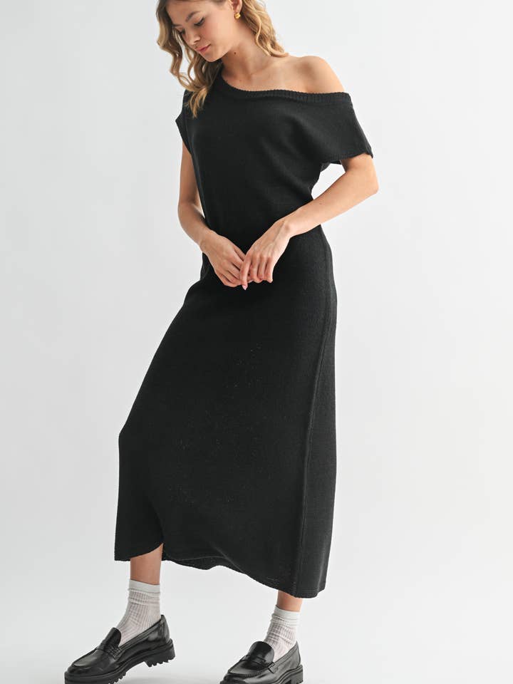 Wishlist Apparel - Wholesale Dress - Women's - SCOOP NECK KNIT SWEATER MIDI DRESS / WL25-115355