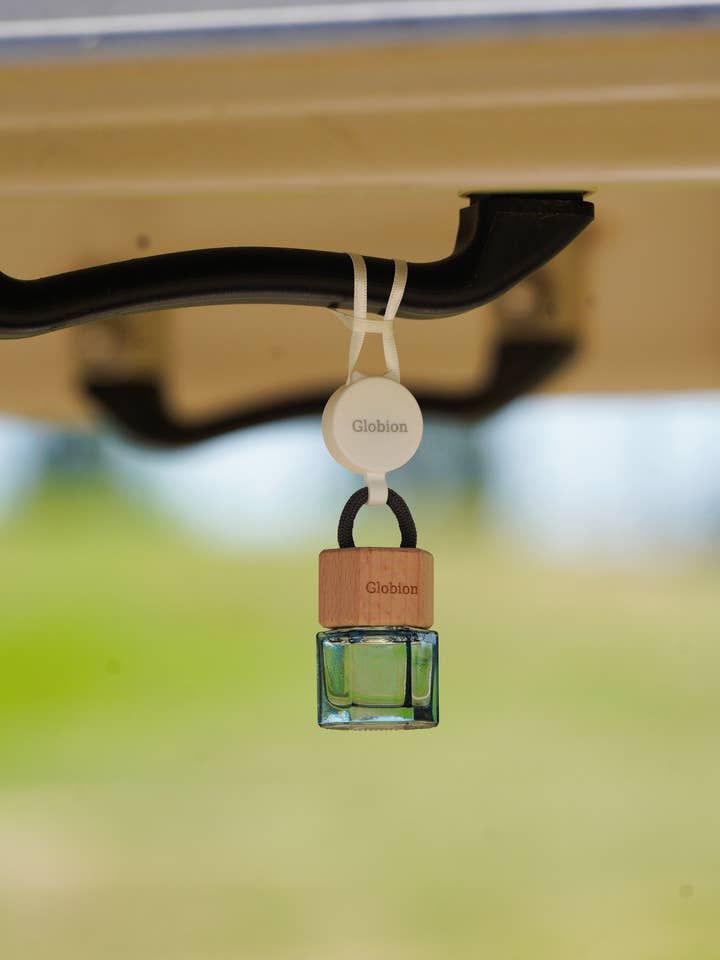 Santal Noir Bottle Hanging Freshener for wholesale by Globion