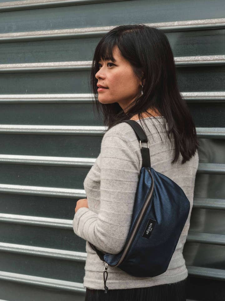 Marsupio Boston blu notte per la vendita all'ingrosso da parte di Hédison