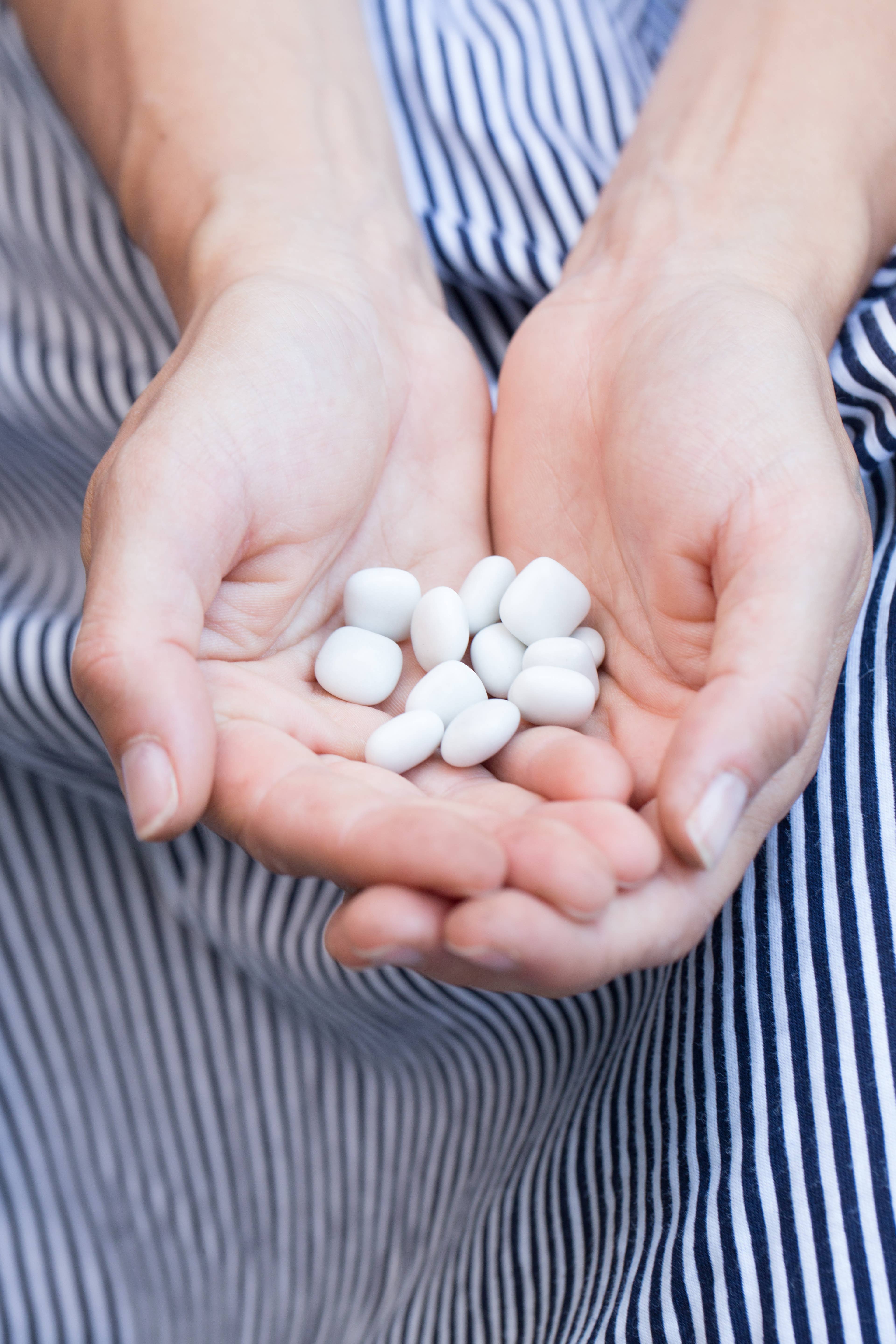 Amarelli Fabbrica Di Liquirizia – Großhandel Lakritze – BIANCONERI 50g Dose Lakritze mit Zuckerüberzug und Minzgeschmack3