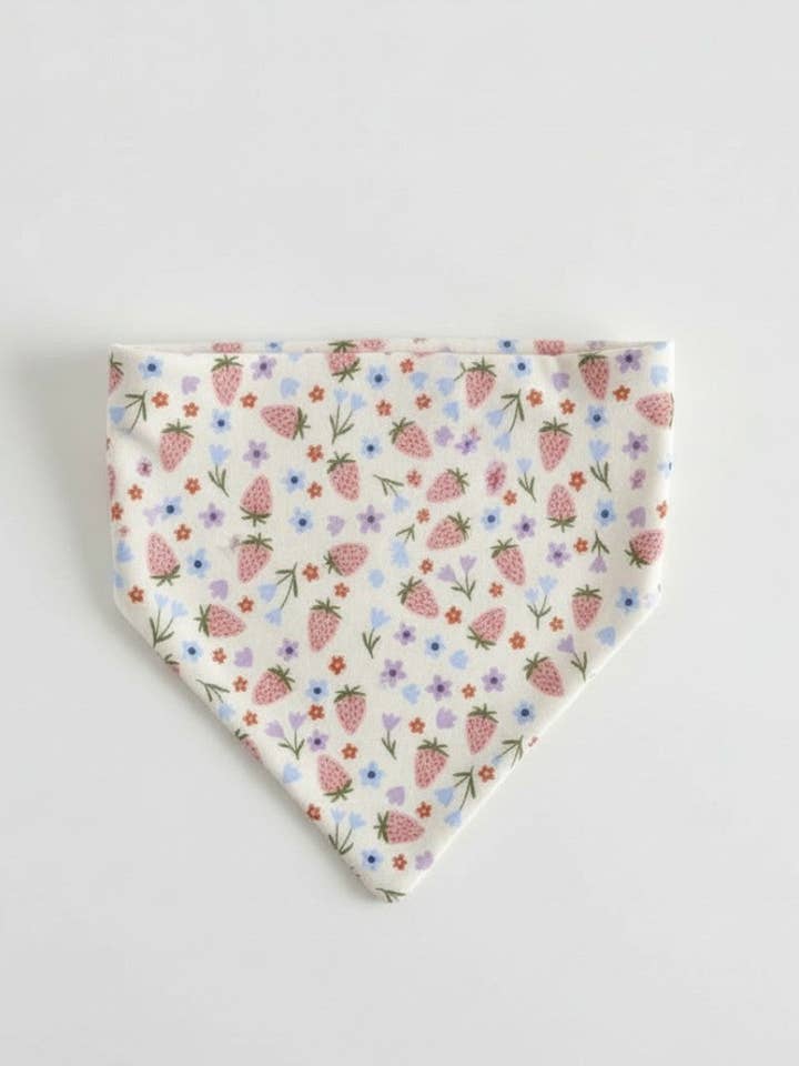 Bandana reversível para animais de estimação com campo de flores de morango por atacado de Little Noses