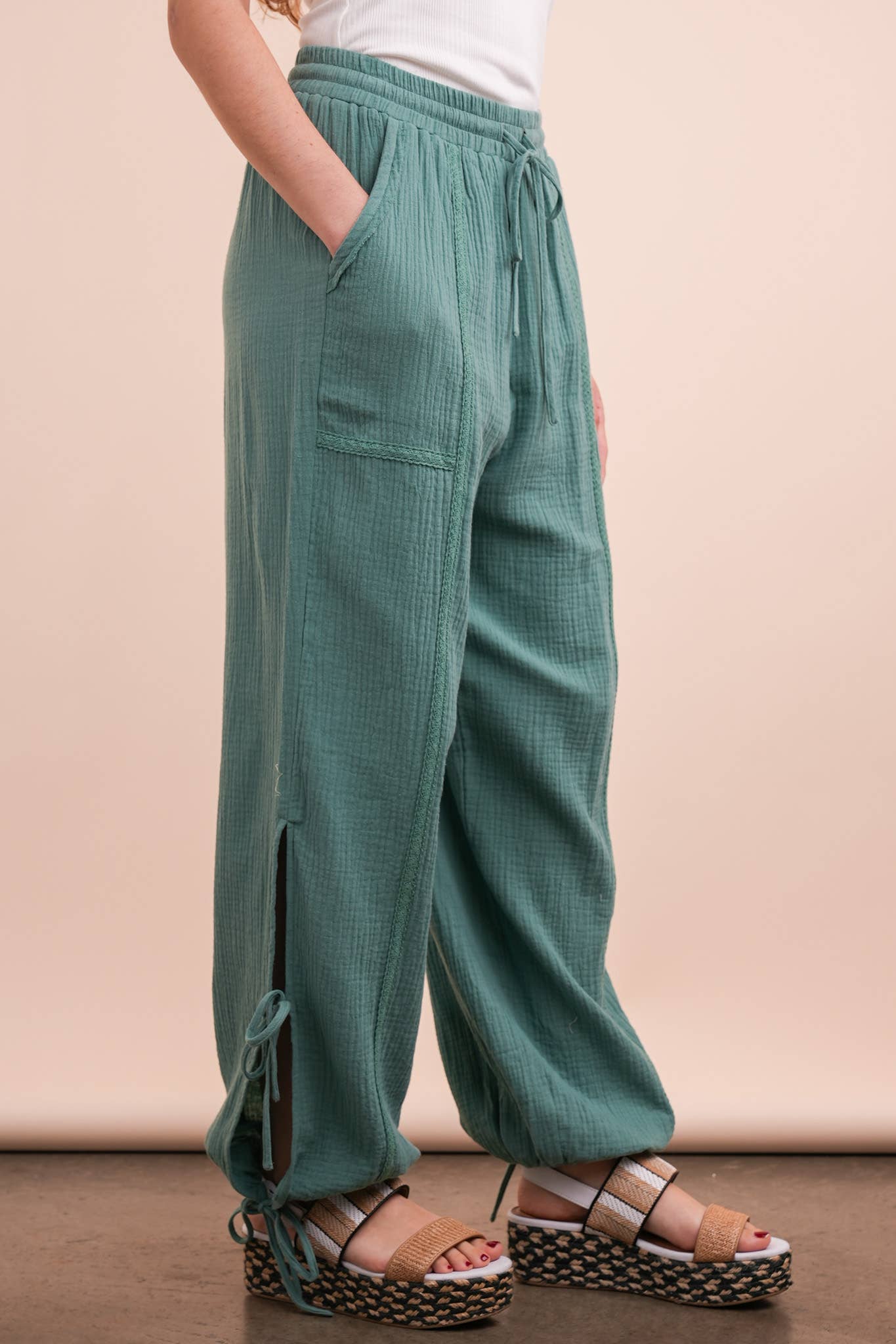 TORTORA Pantaloni Harem con Tunnel Laterale e Dettaglio in Pizzo in vendita all'ingrosso su Faire16