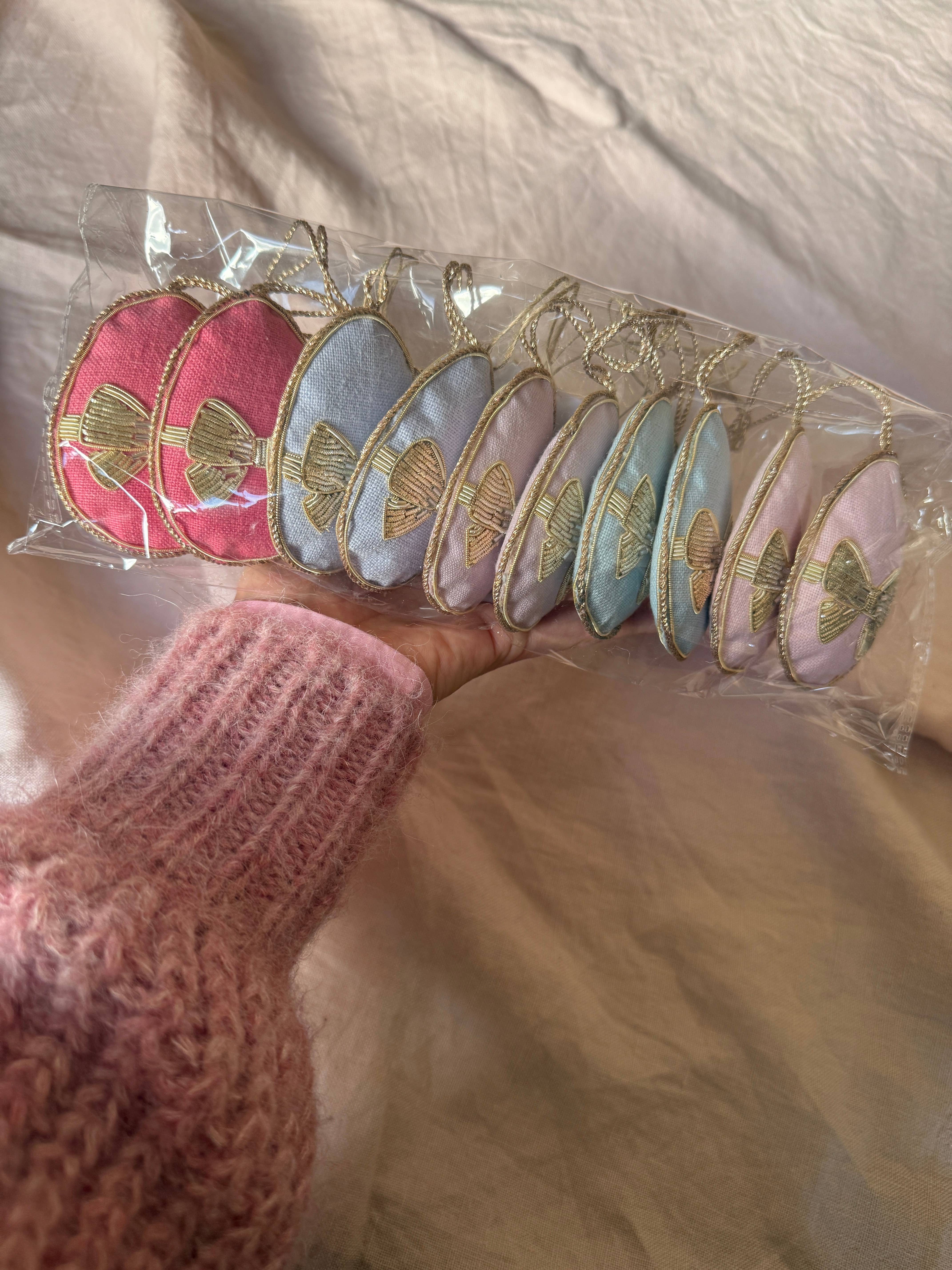 Katie Larmour Linen – wholesale Ornament – (10 pcs) Handmade Easter Bow Egg Linen Spring Ornament Tree3