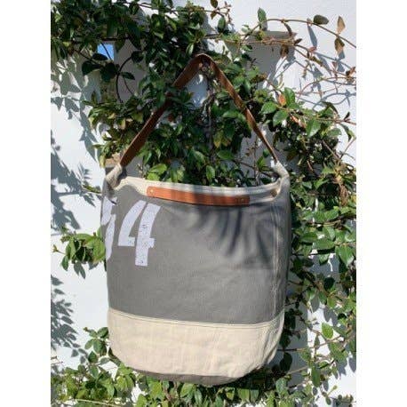 Casa Natura Design SL - Wholesale Beach Bag - Round Canvas Bag with Double Leather Handle and Zipper - CHLOE CL49