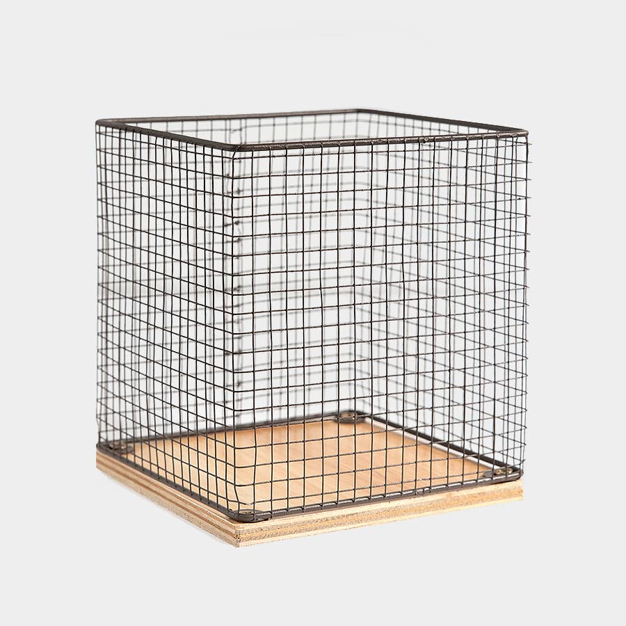 Bath Accessories Company - Wholesale Basket - Farmhouse Chicken Wire & Wood Basket