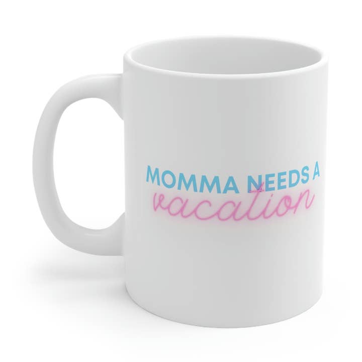 Tasse en céramique Momma Needs Vacay 11 oz pour la vente par kierst