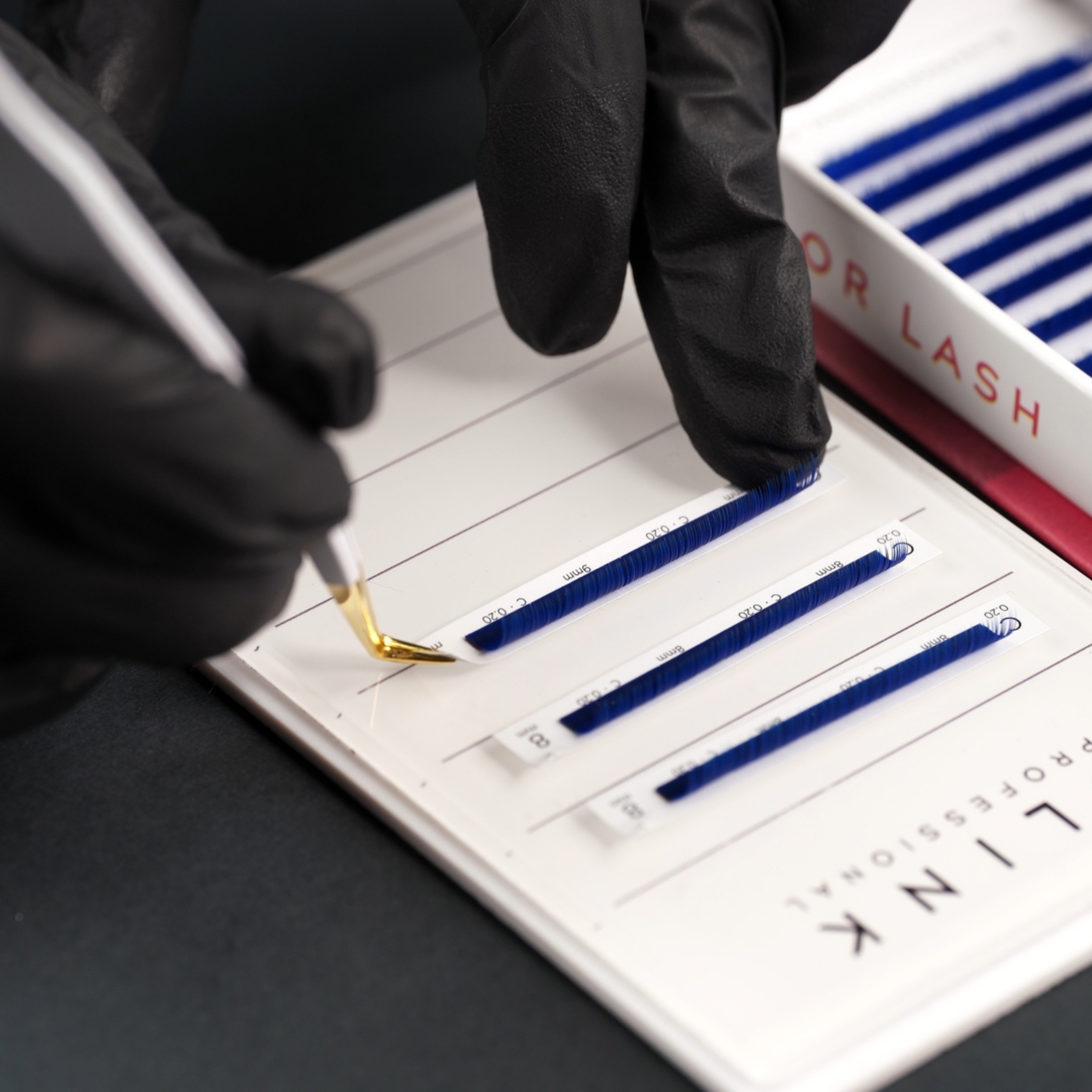 Blink Professional - Wholesale Eyelash/Brow Serum - Lash Holder4